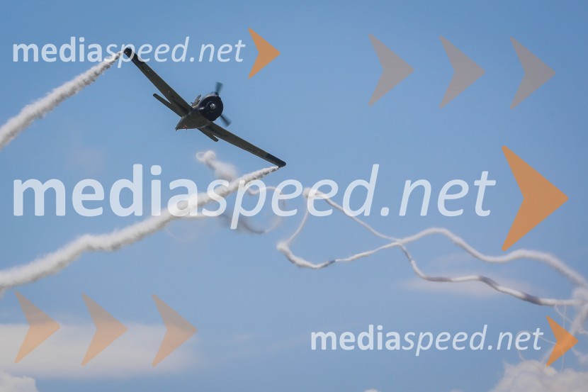 F4U Corsair / OE-EASThe Flying Bulls, trening pilotov in letal Red Bull v Mariboru