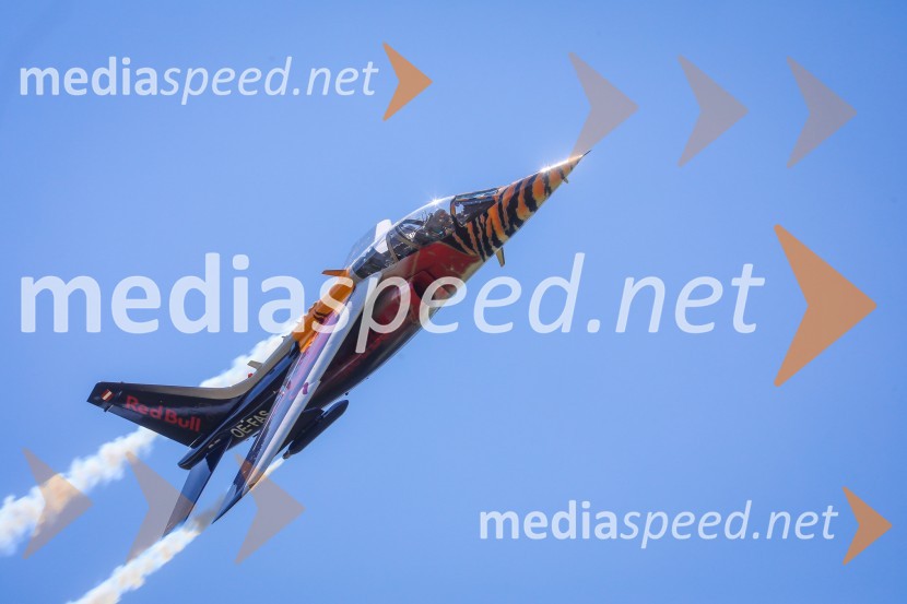 Alpha-Jet 1 / OE-FASThe Flying Bulls, trening pilotov in letal Red Bull v Mariboru