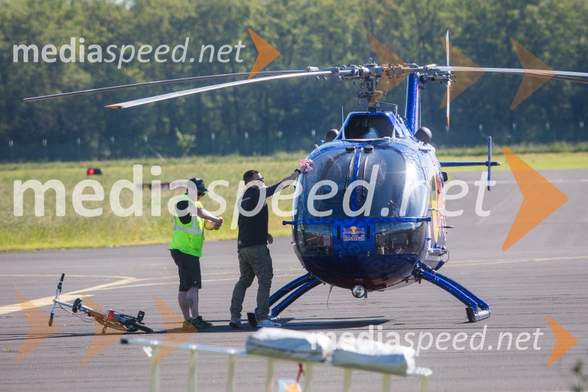 Helikopter BO-105C / D-HTDMThe Flying Bulls, trening pilotov in letal Red Bull v Mariboru