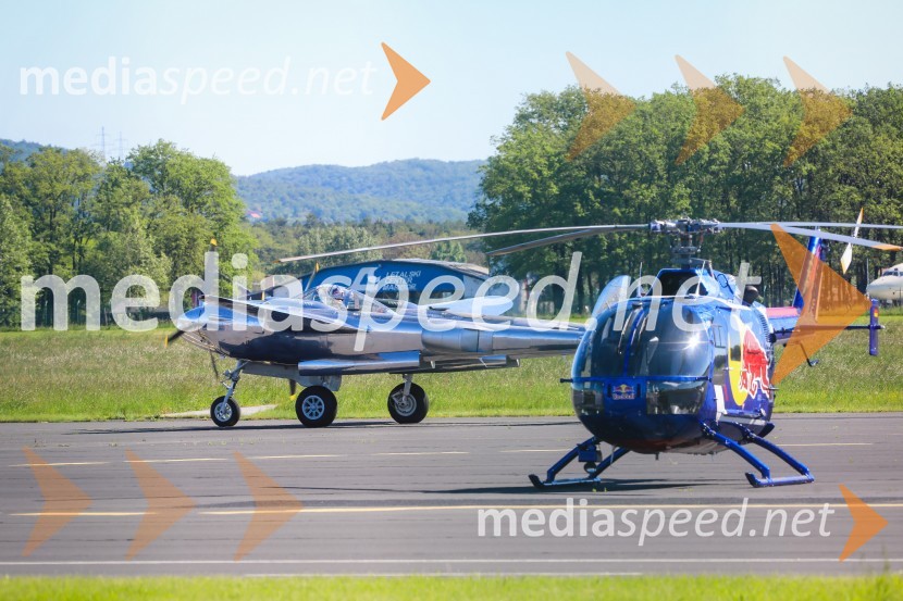 P38 Lightning / N25Y in BO-105C / D-HTDMThe Flying Bulls, trening pilotov in letal Red Bull v Mariboru