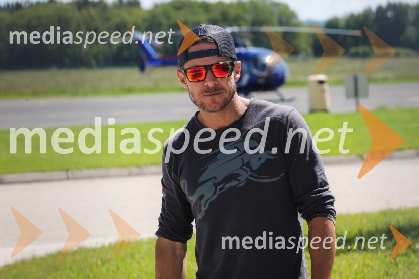  Felix Baumgartner, ekstremni padalec in akrobatski pilotThe Flying Bulls, trening pilotov in letal Red Bull v Mariboru
