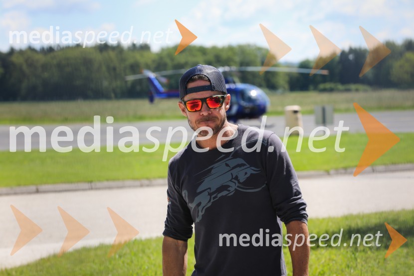  Felix Baumgartner, ekstremni padalec in akrobatski pilotThe Flying Bulls, trening pilotov in letal Red Bull v Mariboru