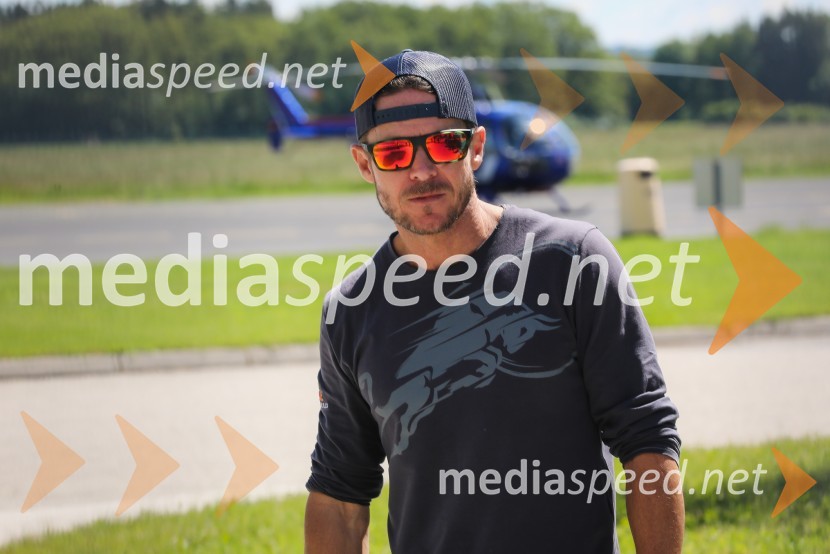  Felix Baumgartner, ekstremni padalec in akrobatski pilotThe Flying Bulls, trening pilotov in letal Red Bull v Mariboru