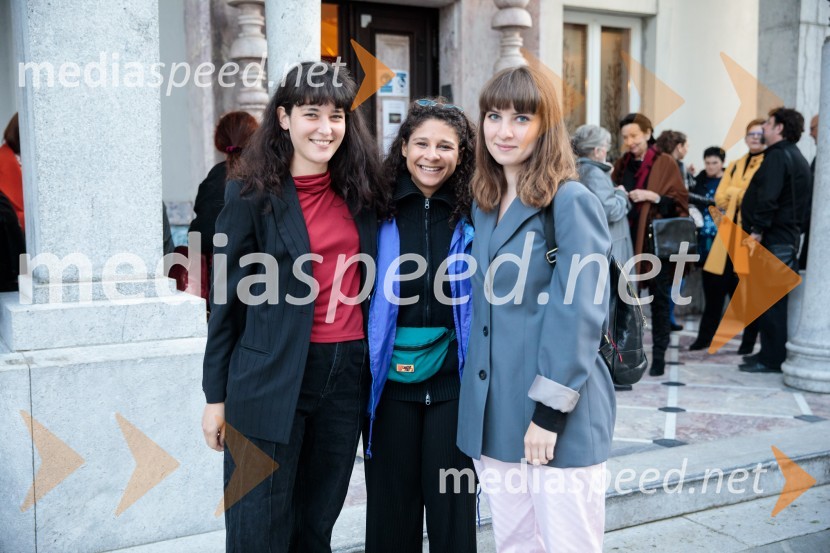  Doroteja Nadrah, igralka;  Lina Akif, igralka;  ... KONS: Novi dobi, premiera, Prešernovo gledališče Kranj