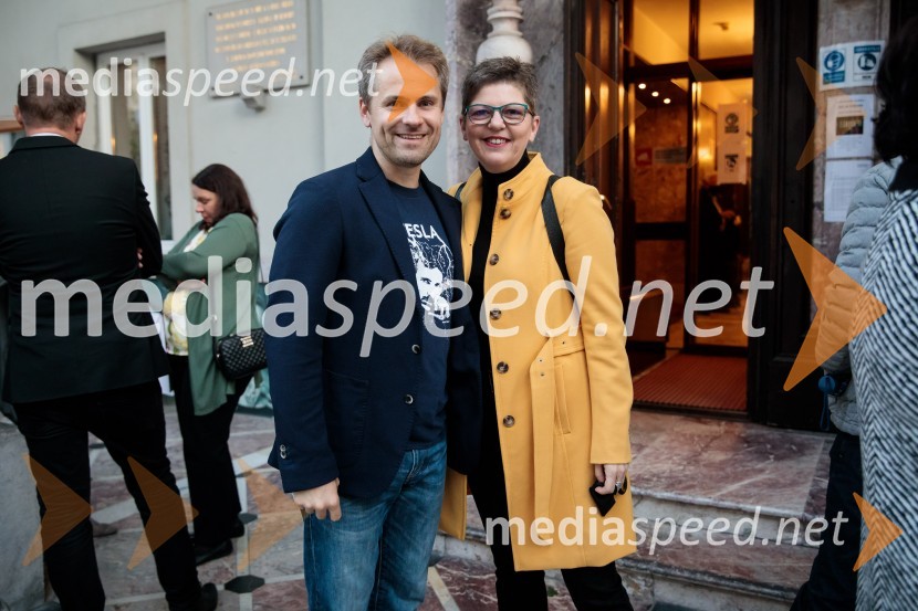  Milan Golob, vodja marketinga in odnosov z javnostmi PGK;  Mirjam Drnovšček, direktorica Prešernovega gledališča KranjKONS: Novi dobi, premiera, Prešernovo gledališče Kranj