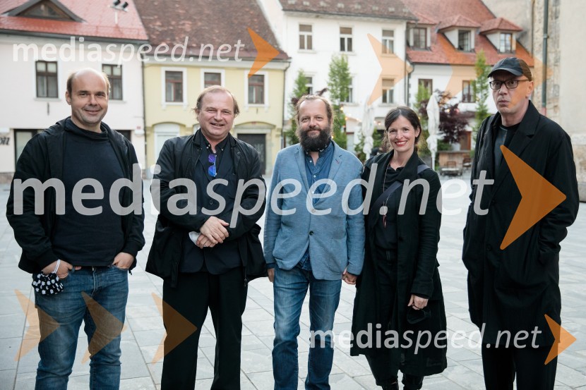  Gregor Zorc, igralec; dr. Tomaž Toporišič, dramaturg;  Sebastijan  Horvat, režiser;  Ana Horvat Dolinar, igralka;  Goran Injac, umetniški vodja, Slovensko mladinsko gledališčeKONS: Novi dobi, premiera, Prešernovo gledališče Kranj