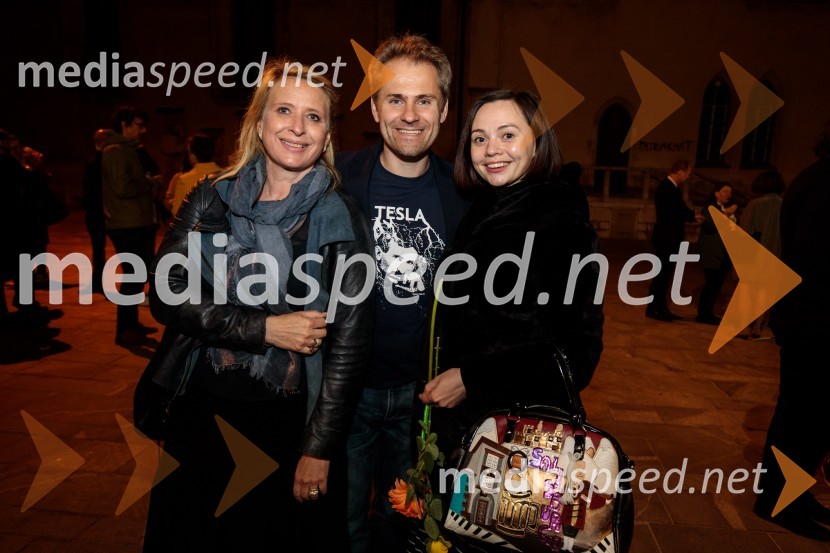  Tatjana Doma, dramaturginja SLG Celje;  Milan Golob, direktor, Šentjakobsko gledališče;  Judita Polak, igralkaKONS: Novi dobi, premiera, Prešernovo gledališče Kranj