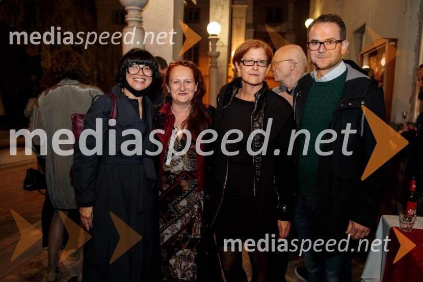  Tina Pavlović, kostumografinja;  Marinka Poštrak,  umetniški vodja, Prešernovo gledališče Kranj;  ... ;  Rok Andres, dramaturgKONS: Novi dobi, premiera, Prešernovo gledališče Kranj