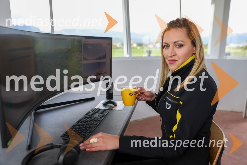 Pošta Slovenije predstavila dron za prenos paketov