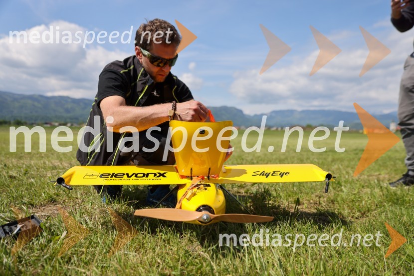 Pošta Slovenije predstavila dron za prenos paketov