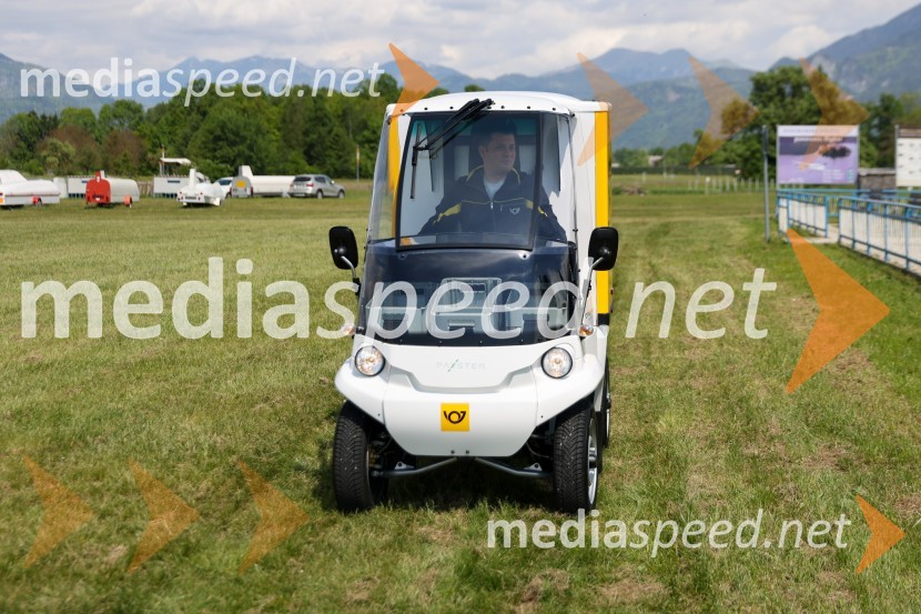 Pošta Slovenije predstavila dron za prenos paketov