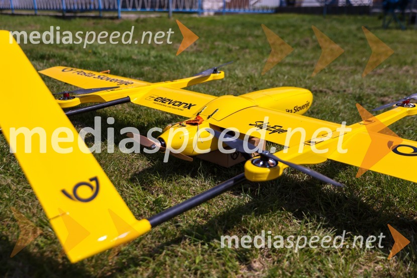 Pošta Slovenije predstavila dron za prenos paketov