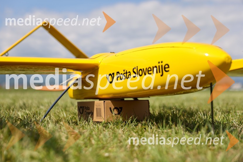 Pošta Slovenije predstavila dron za prenos paketov