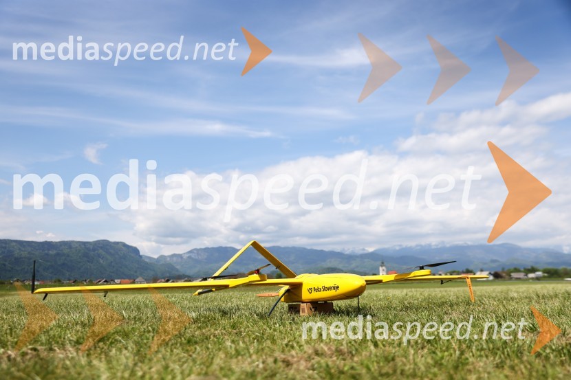 Pošta Slovenije predstavila dron za prenos paketov