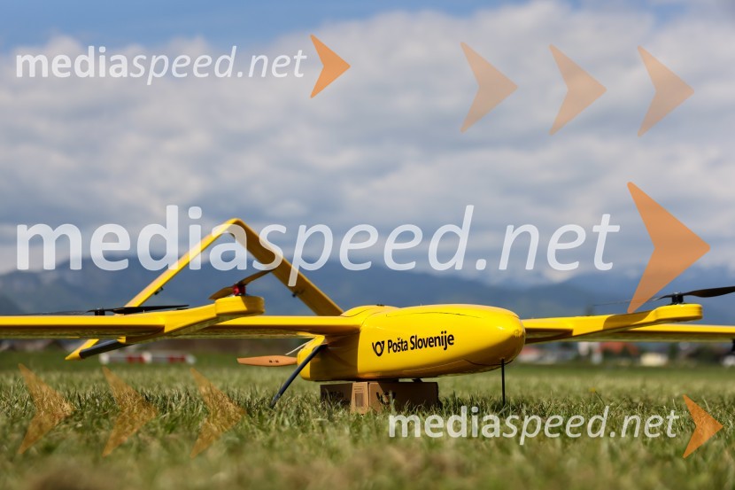 Pošta Slovenije predstavila dron za prenos paketov