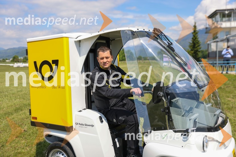 Pošta Slovenije predstavila dron za prenos paketov