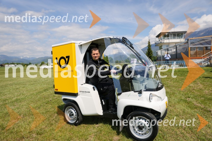 Pošta Slovenije predstavila dron za prenos paketov
