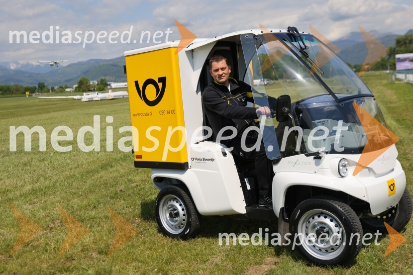 Pošta Slovenije predstavila dron za prenos paketov