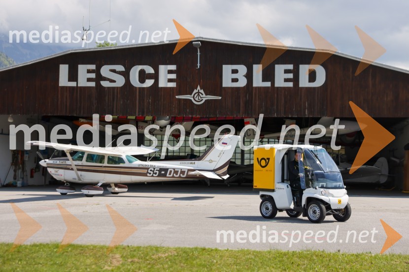 Pošta Slovenije predstavila dron za prenos paketov