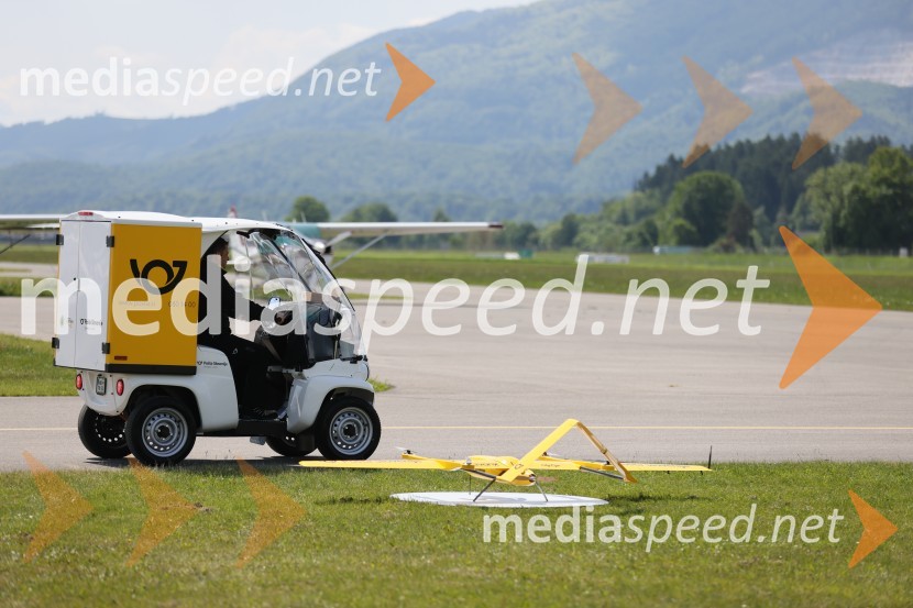 Pošta Slovenije predstavila dron za prenos paketov