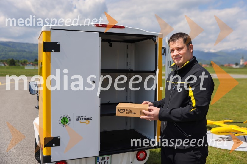 Pošta Slovenije predstavila dron za prenos paketov