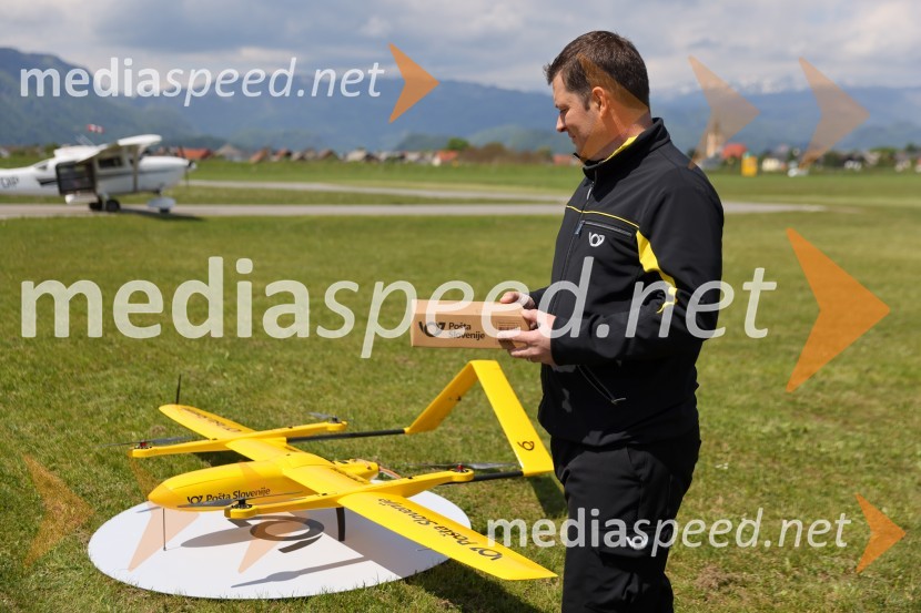 Pošta Slovenije predstavila dron za prenos paketov