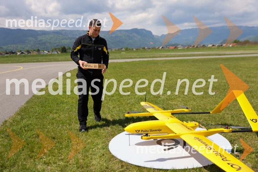 Pošta Slovenije predstavila dron za prenos paketov