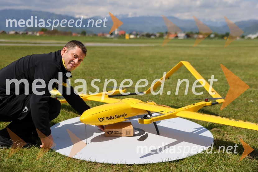 Pošta Slovenije predstavila dron za prenos paketov