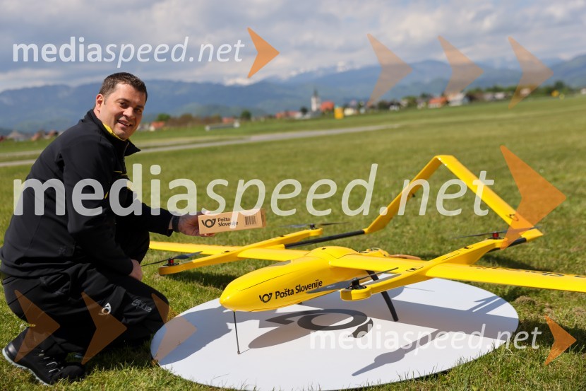 Pošta Slovenije predstavila dron za prenos paketov