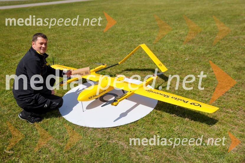Pošta Slovenije predstavila dron za prenos paketov