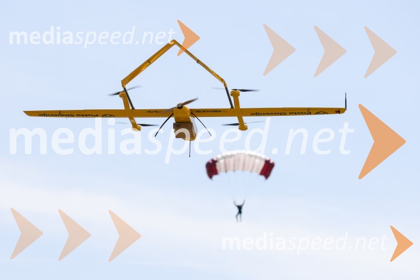 Pošta Slovenije predstavila dron za prenos paketov