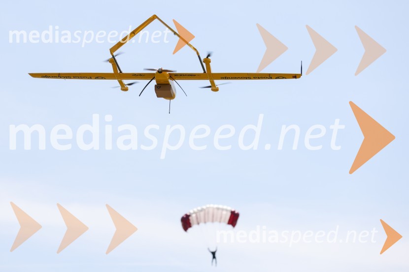 Pošta Slovenije predstavila dron za prenos paketov