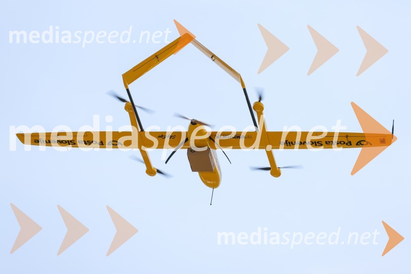 Pošta Slovenije predstavila dron za prenos paketov