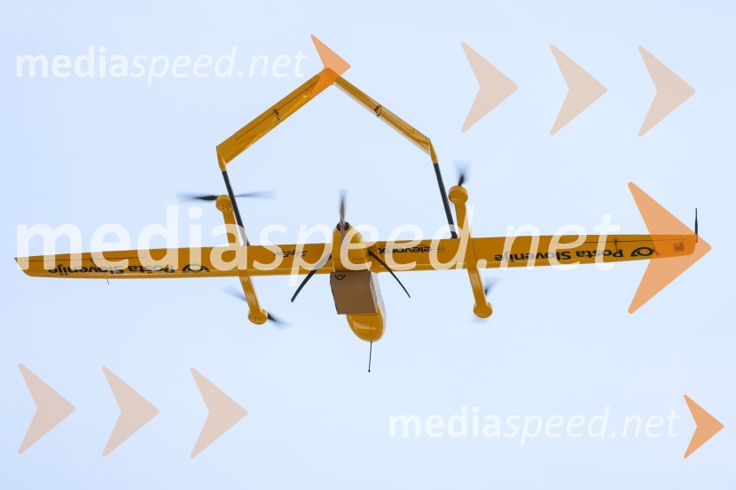 Pošta Slovenije predstavila dron za prenos paketov