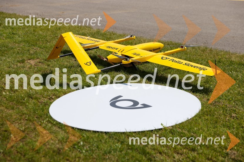 Pošta Slovenije predstavila dron za prenos paketov