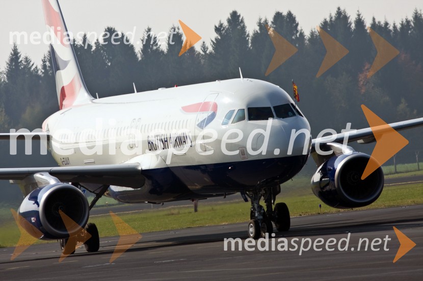 Letalo kraljice Elizabete II. in vojvode EdinburškegaObisk kraljice Elizabete II. in vojvode Edinburškega v Sloveniji - prvi dan (prihod in sprejem v Grand Hotelu Union)