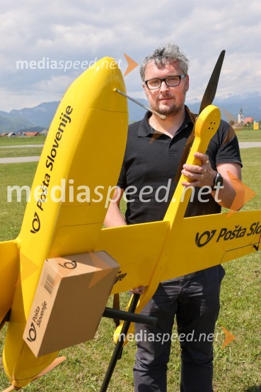 Pošta Slovenije predstavila dron za prenos paketov