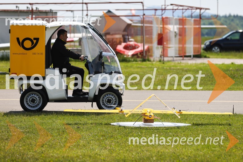 Pošta Slovenije predstavila dron za prenos paketov