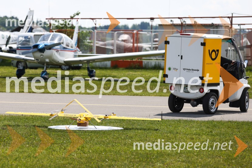 Pošta Slovenije predstavila dron za prenos paketov