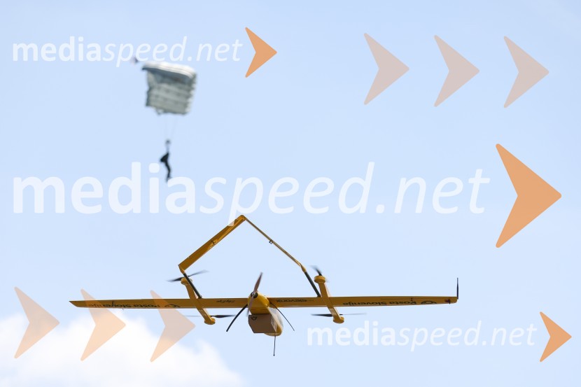 Pošta Slovenije predstavila dron za prenos paketov