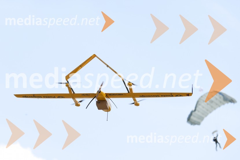 Pošta Slovenije predstavila dron za prenos paketov