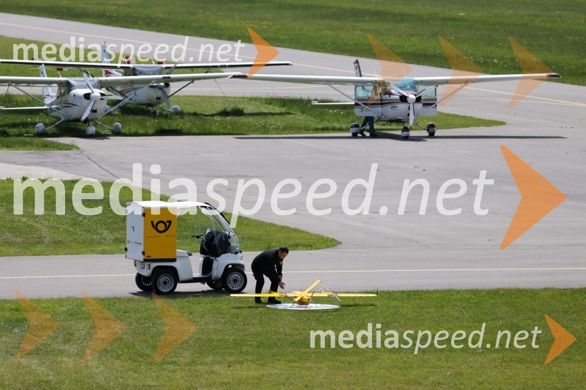 Pošta Slovenije predstavila dron za prenos paketov