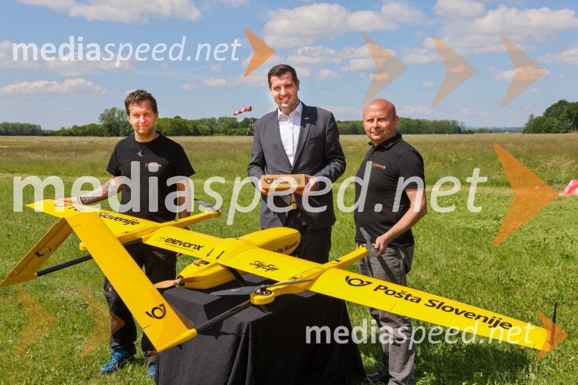Pošta Slovenije predstavila dron za prenos paketov