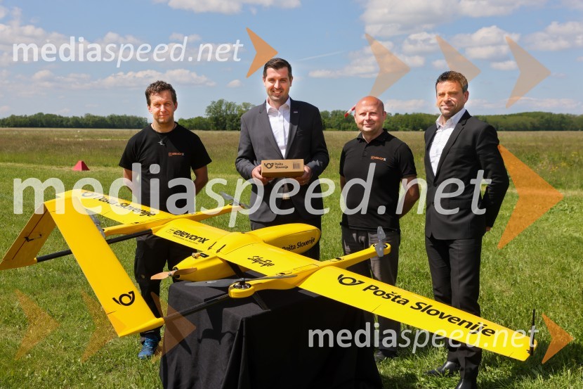 Pošta Slovenije predstavila dron za prenos paketov
