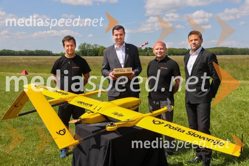 Pošta Slovenije predstavila dron za prenos paketov