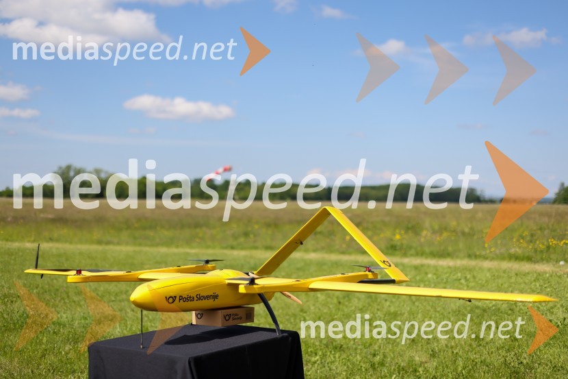 Pošta Slovenije predstavila dron za prenos paketov