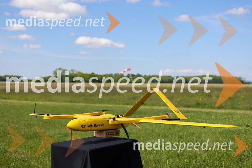 Pošta Slovenije predstavila dron za prenos paketov