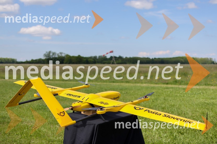 Pošta Slovenije predstavila dron za prenos paketov