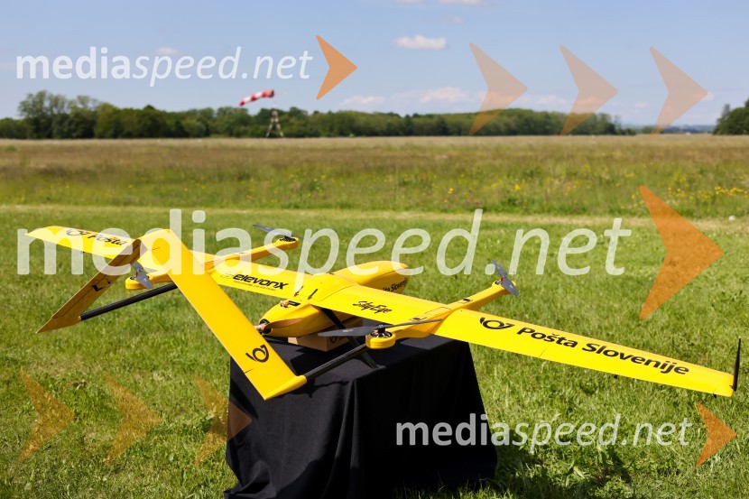 Pošta Slovenije predstavila dron za prenos paketov