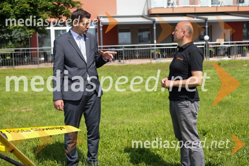 Pošta Slovenije predstavila dron za prenos paketov